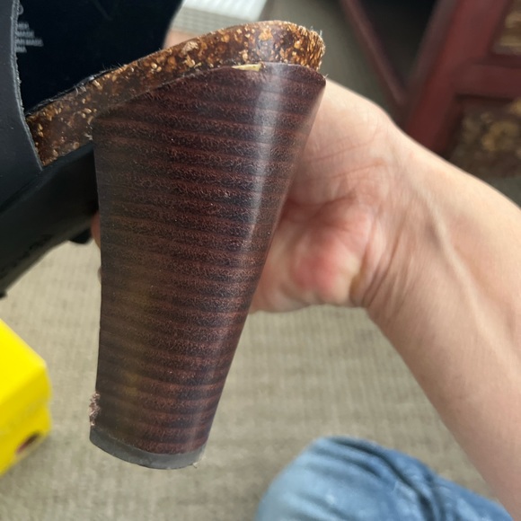 Kenneth Cole Reaction Hook-Key Le black, leather heels/sandals - Picture 6 of 9